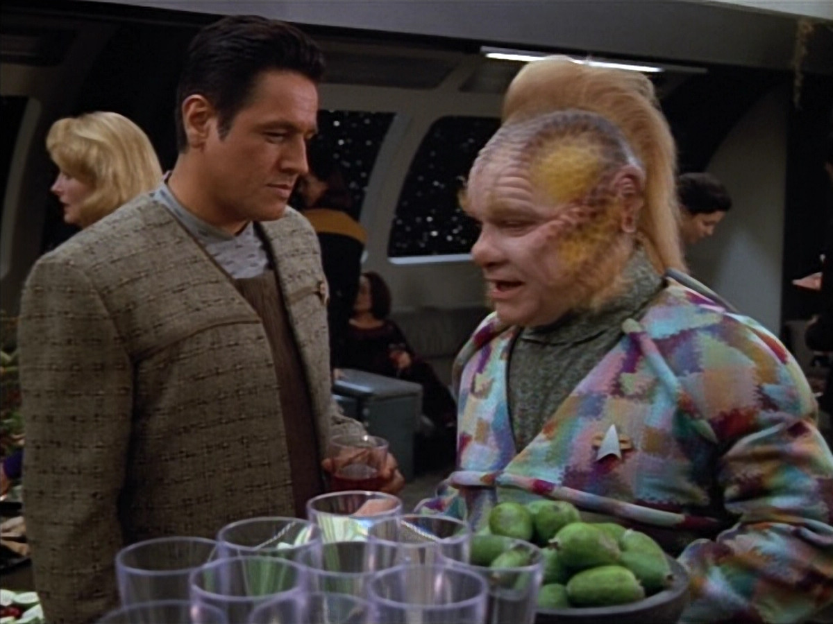 extant_StarTrek_VOY_4x12-MortalCoil_02035.jpg