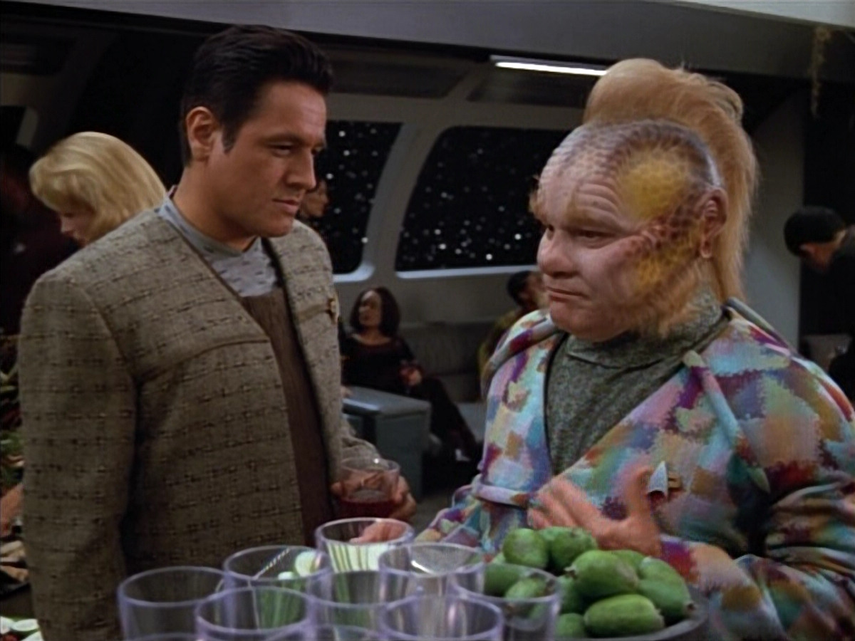 extant_StarTrek_VOY_4x12-MortalCoil_02036.jpg