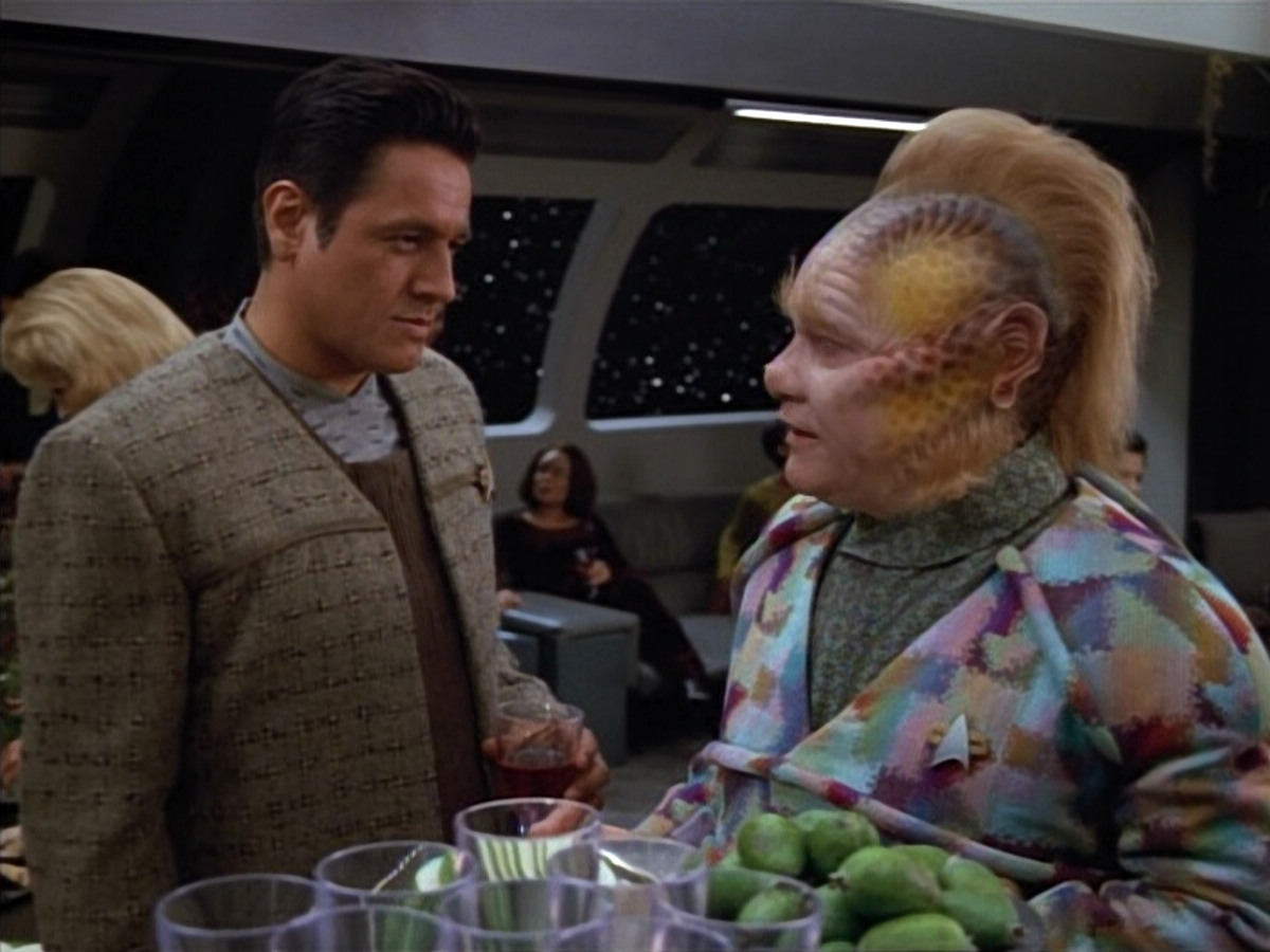 extant_StarTrek_VOY_4x12-MortalCoil_02038.jpg
