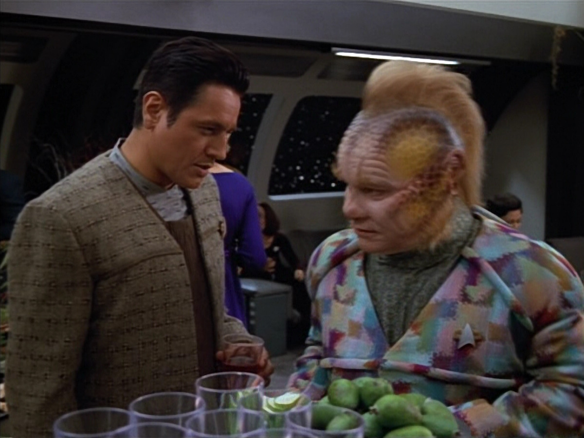 extant_StarTrek_VOY_4x12-MortalCoil_02044.jpg
