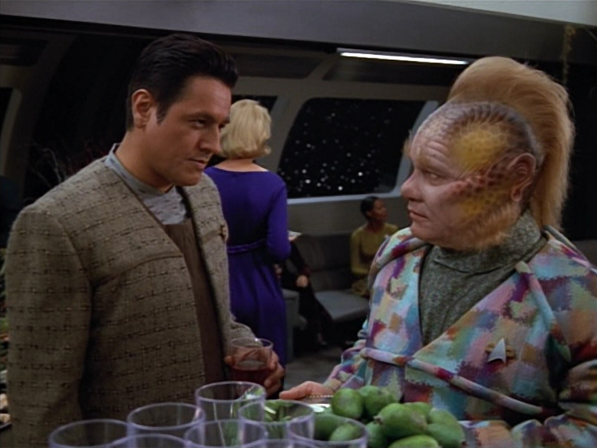 extant_StarTrek_VOY_4x12-MortalCoil_02045.jpg