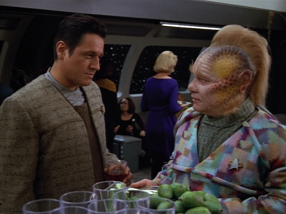 extant_StarTrek_VOY_4x12-MortalCoil_02047.jpg