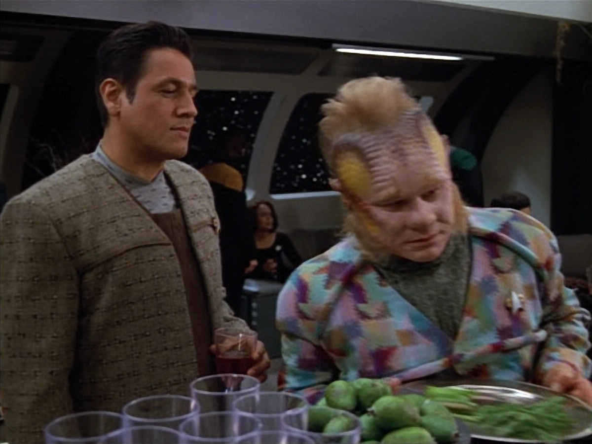 extant_StarTrek_VOY_4x12-MortalCoil_02050.jpg