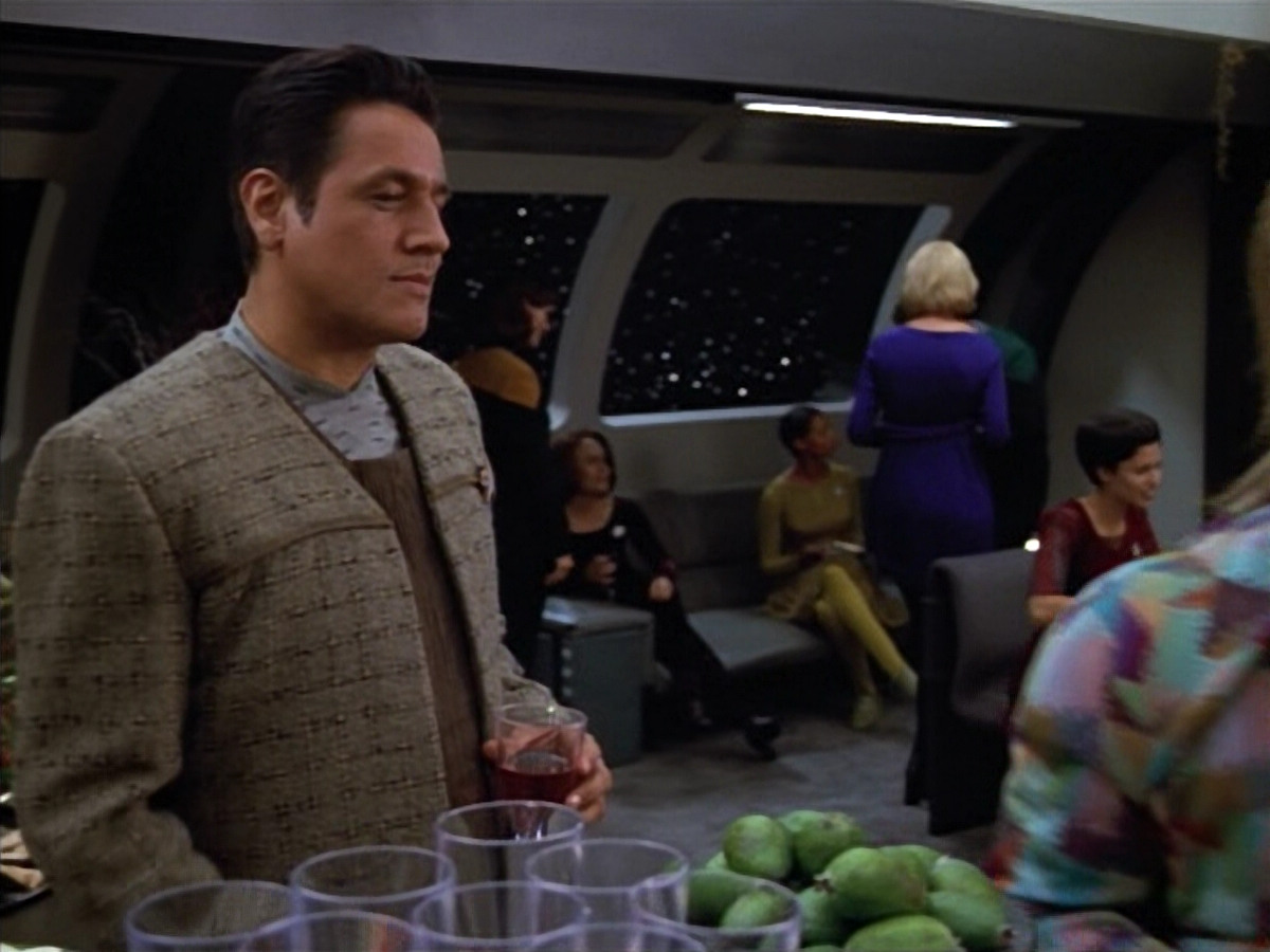 extant_StarTrek_VOY_4x12-MortalCoil_02051.jpg