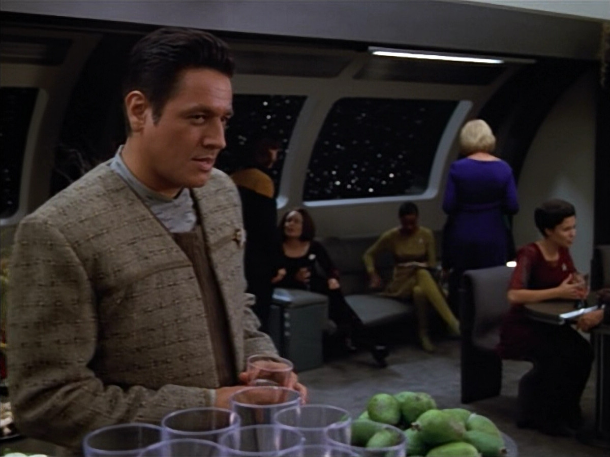 extant_StarTrek_VOY_4x12-MortalCoil_02052.jpg