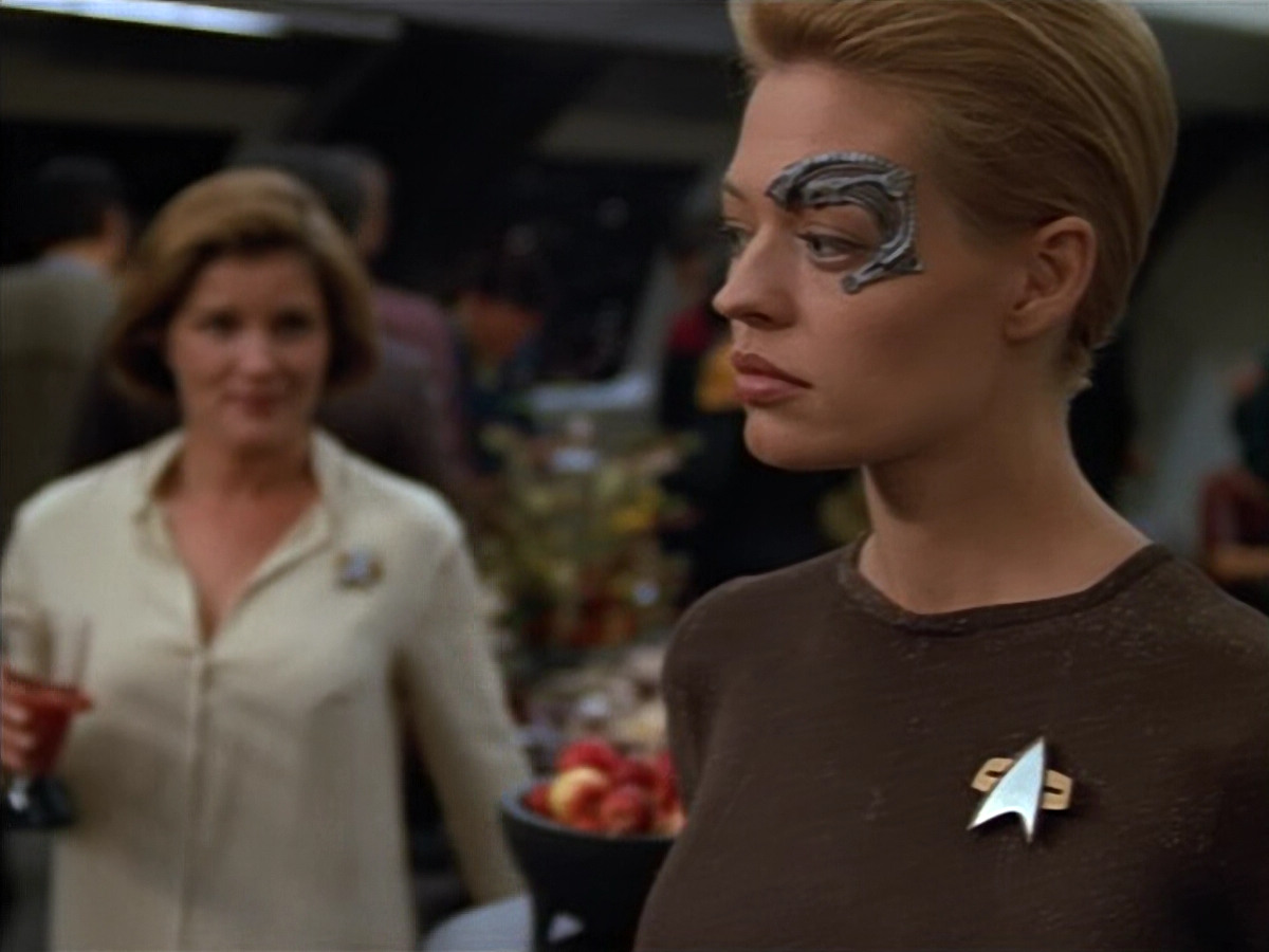 extant_StarTrek_VOY_4x12-MortalCoil_02056.jpg