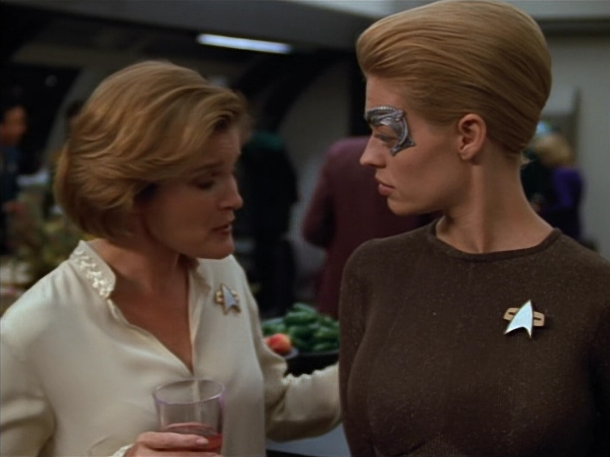 extant_StarTrek_VOY_4x12-MortalCoil_02065.jpg