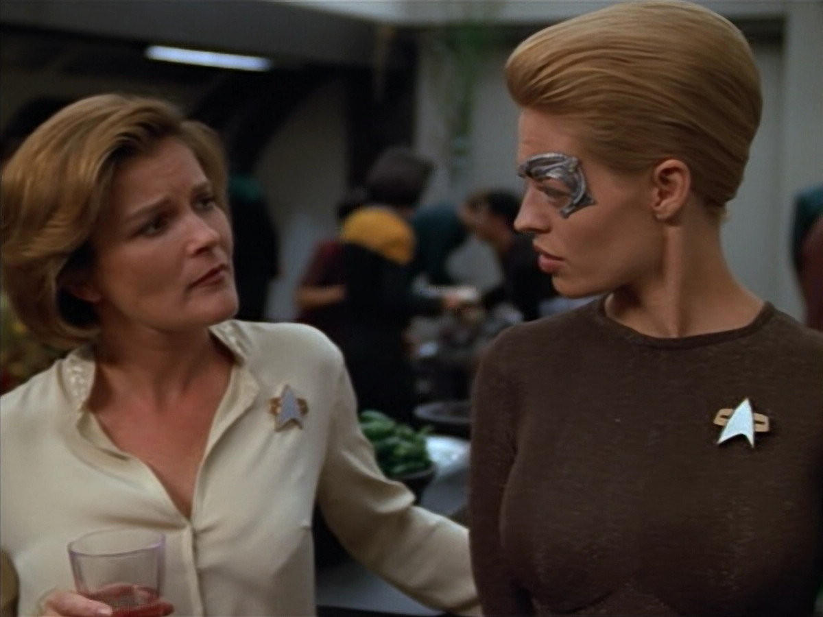 extant_StarTrek_VOY_4x12-MortalCoil_02068.jpg