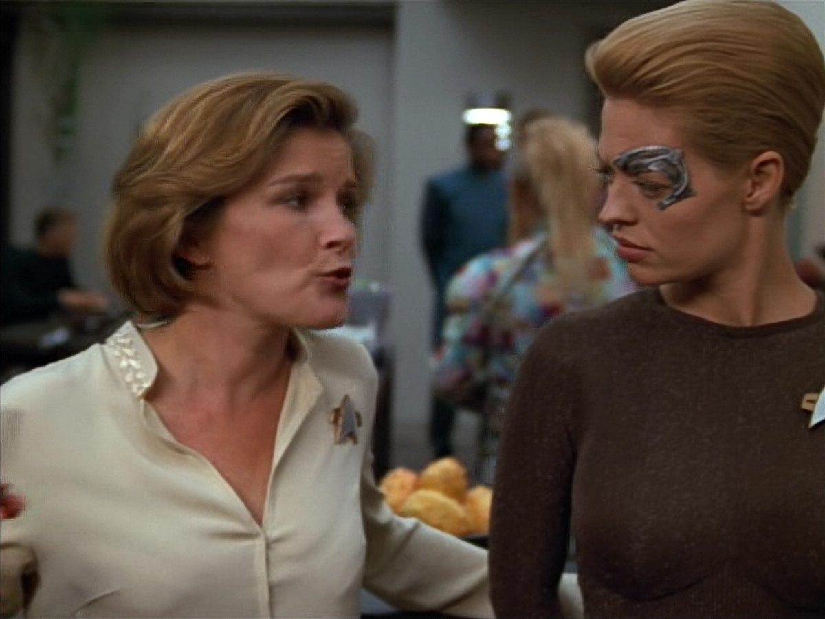 extant_StarTrek_VOY_4x12-MortalCoil_02077.jpg