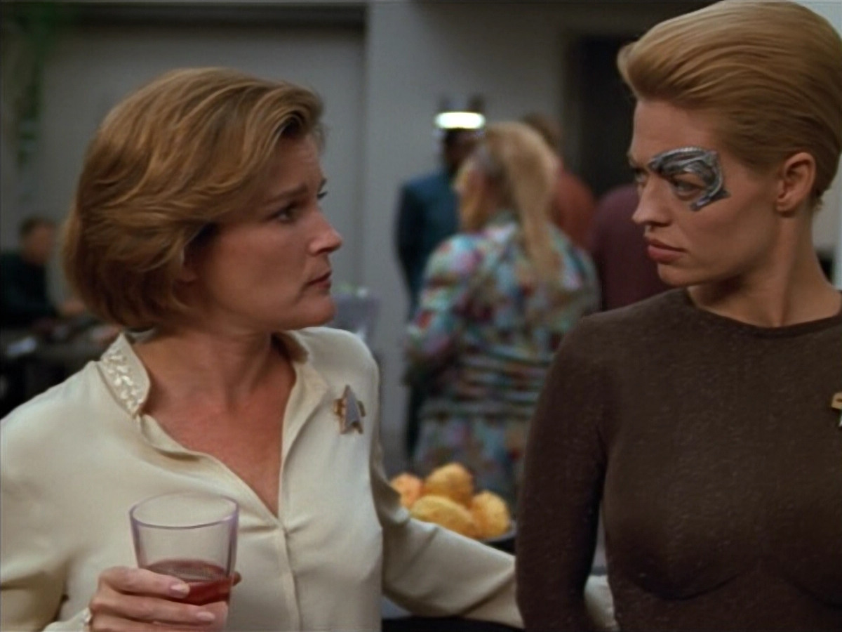 extant_StarTrek_VOY_4x12-MortalCoil_02078.jpg