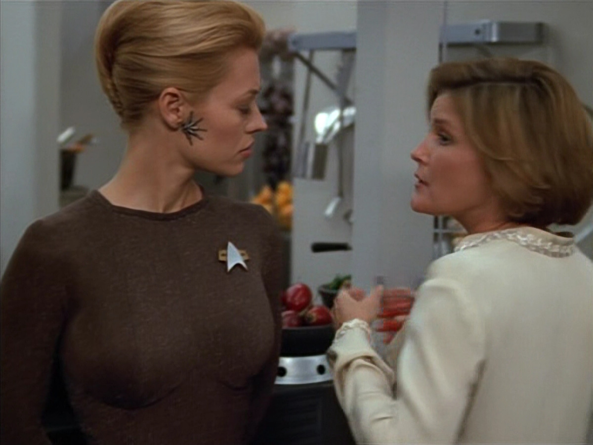 extant_StarTrek_VOY_4x12-MortalCoil_02086.jpg