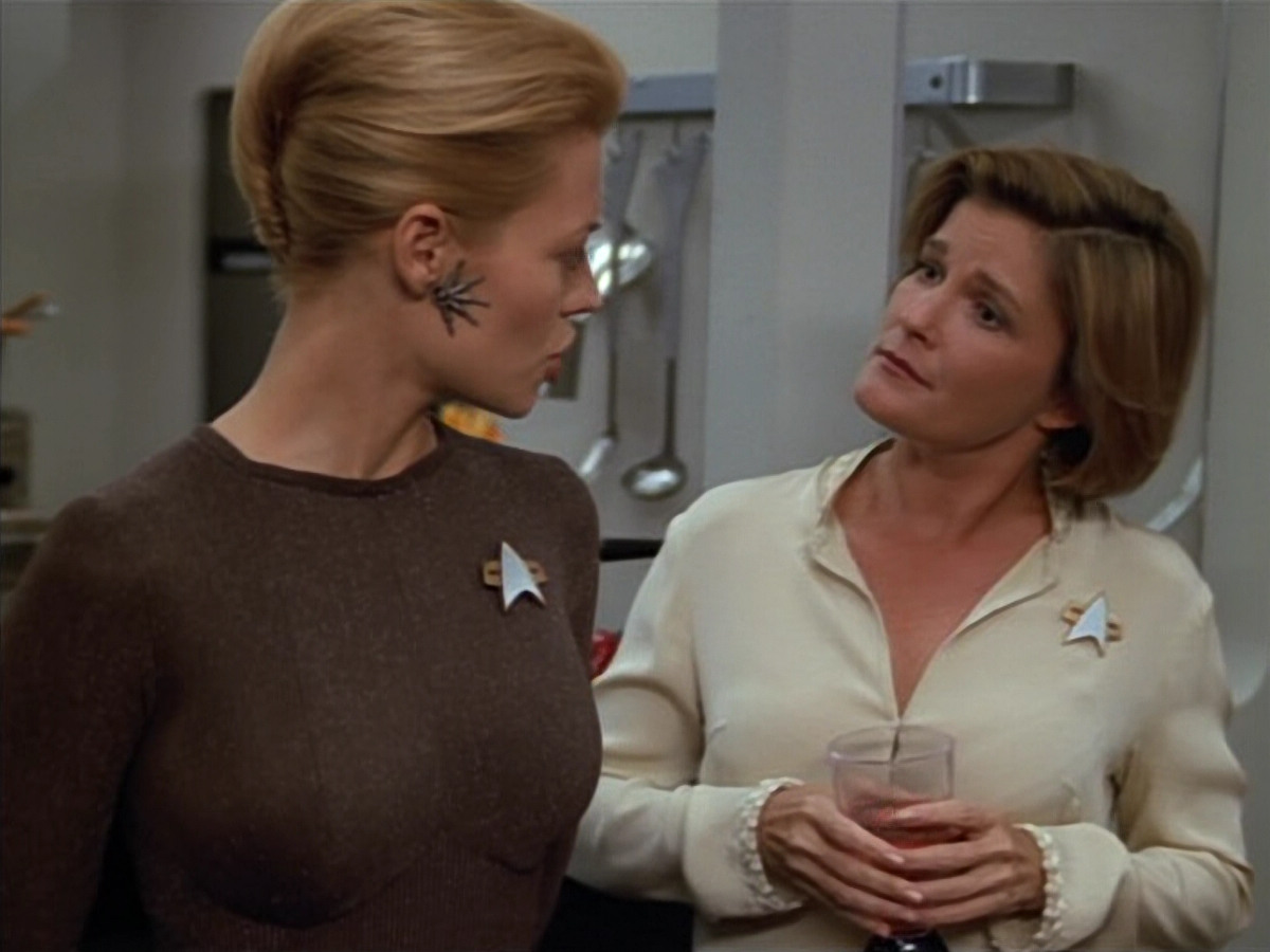 extant_StarTrek_VOY_4x12-MortalCoil_02089.jpg