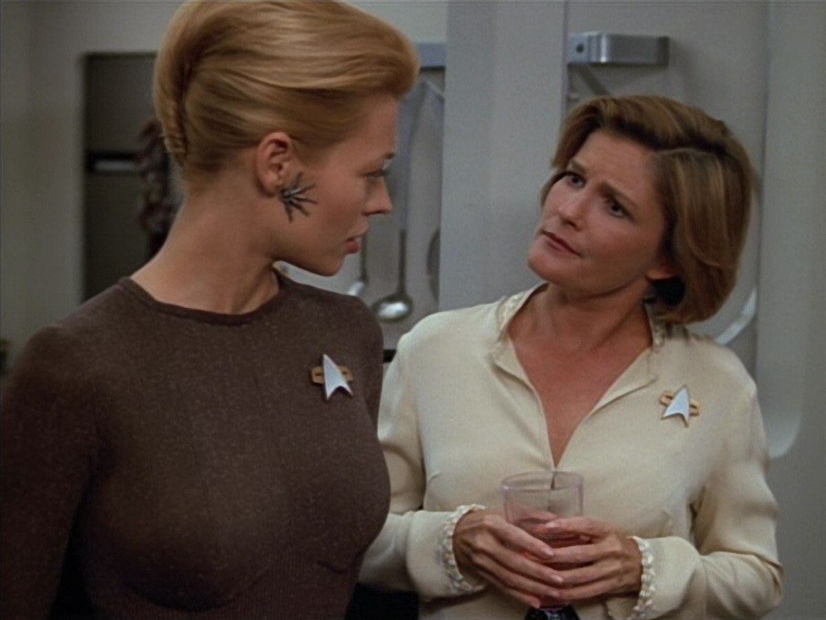 extant_StarTrek_VOY_4x12-MortalCoil_02090.jpg