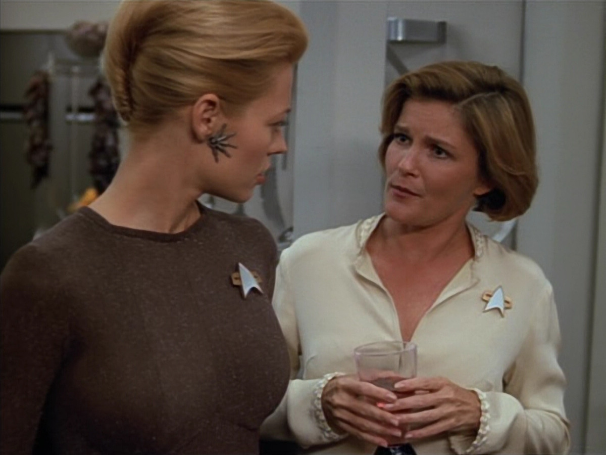 extant_StarTrek_VOY_4x12-MortalCoil_02092.jpg