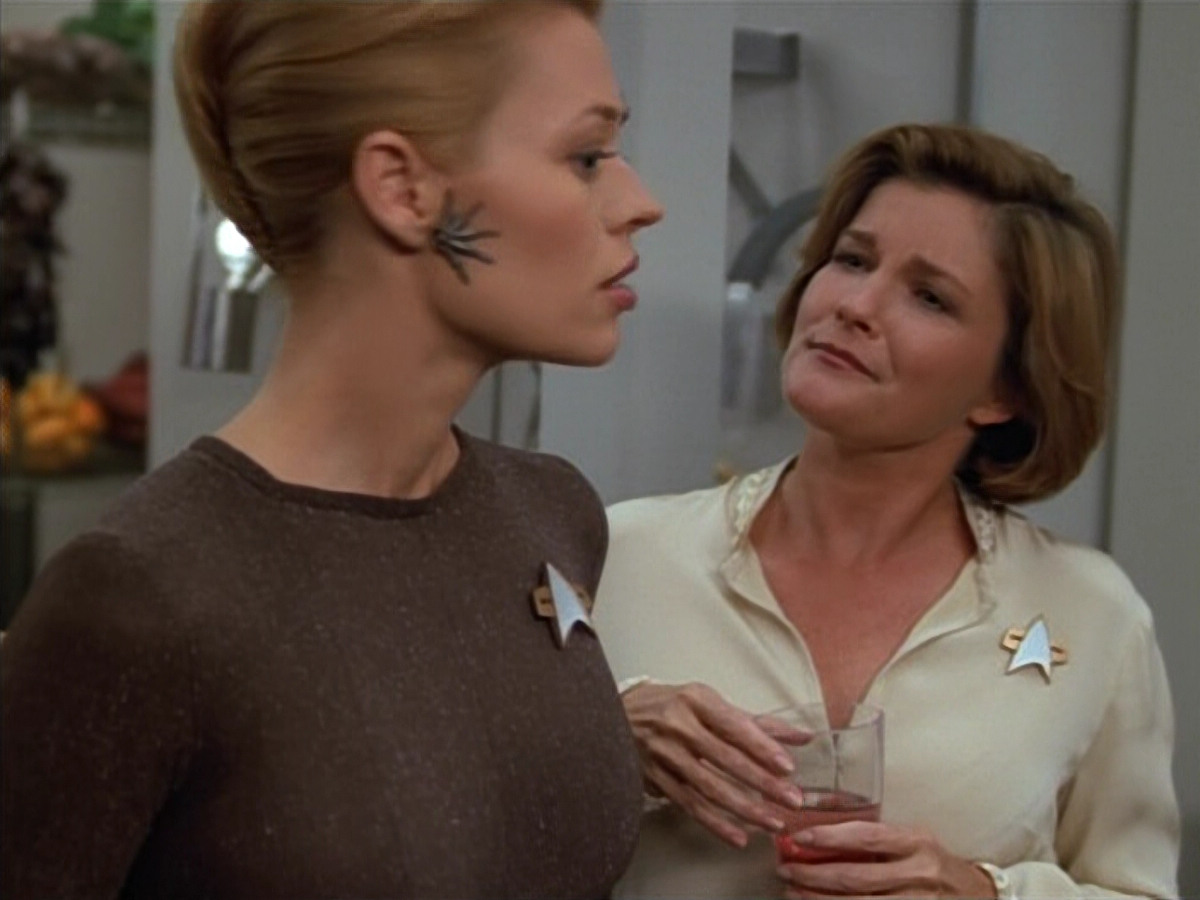 extant_StarTrek_VOY_4x12-MortalCoil_02096.jpg