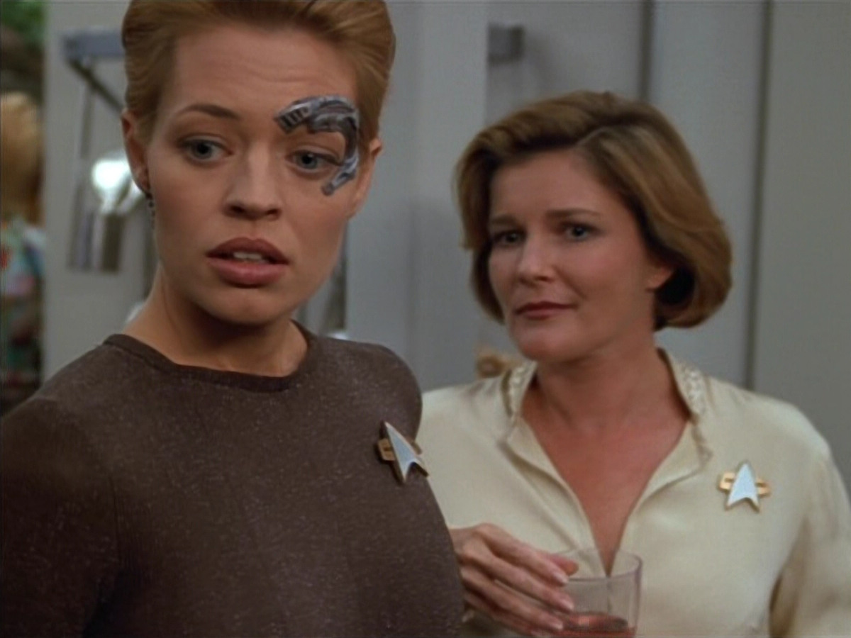 extant_StarTrek_VOY_4x12-MortalCoil_02098.jpg