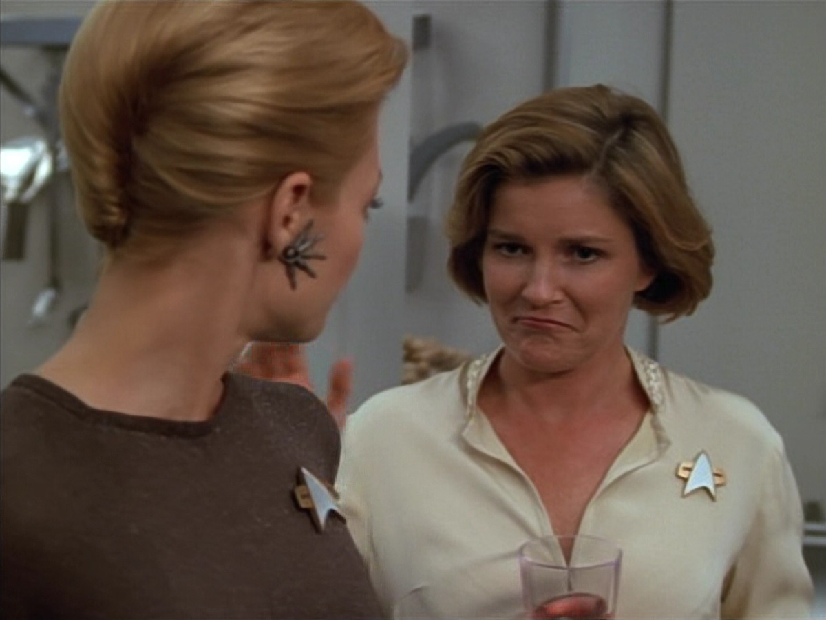 extant_StarTrek_VOY_4x12-MortalCoil_02101.jpg