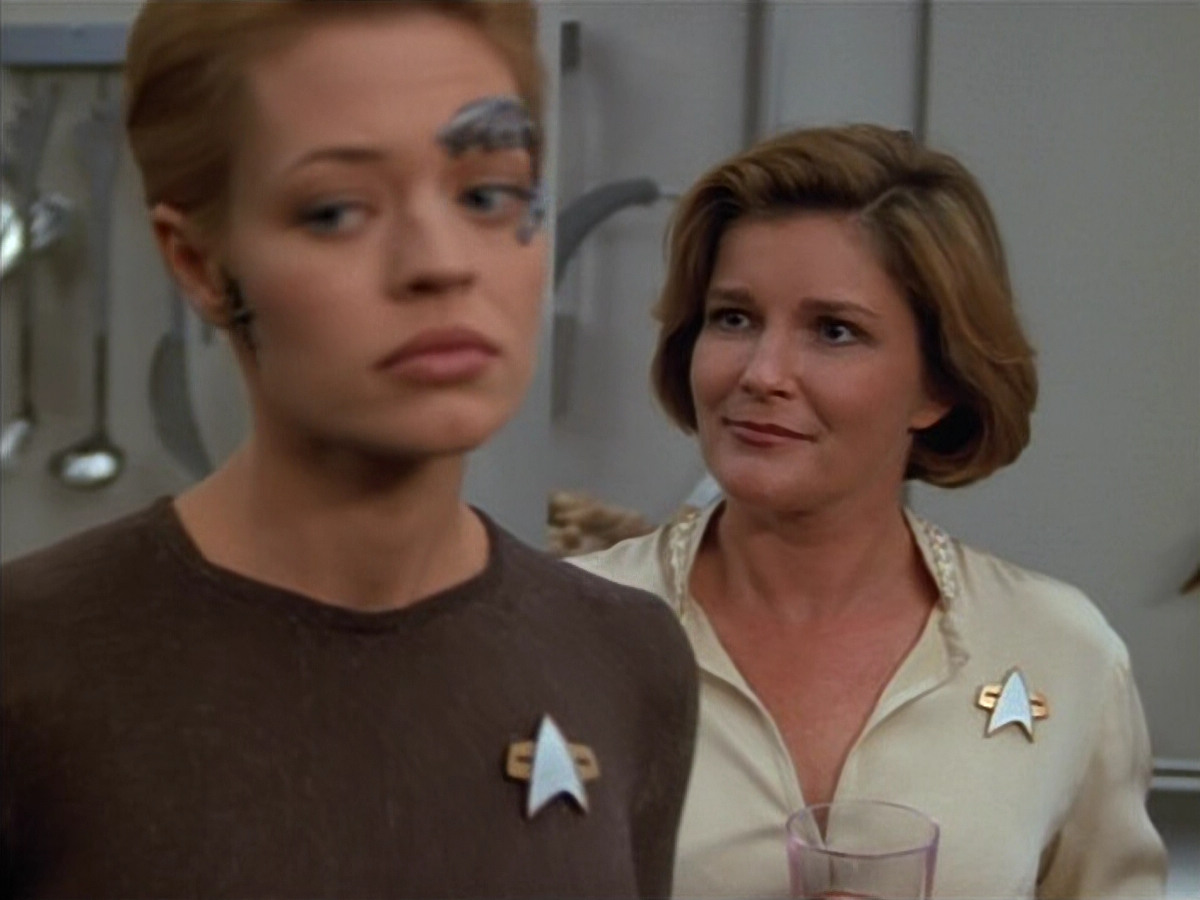 extant_StarTrek_VOY_4x12-MortalCoil_02102.jpg