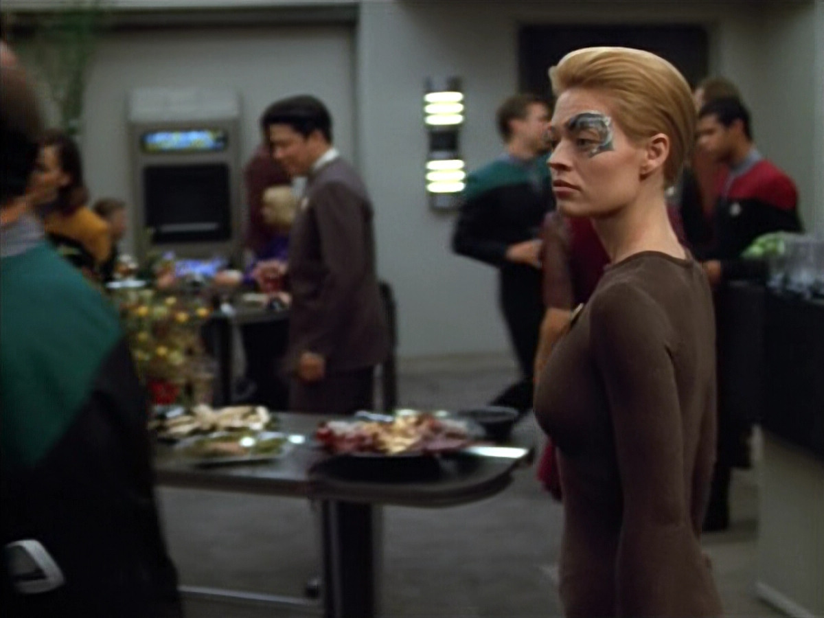 extant_StarTrek_VOY_4x12-MortalCoil_02107.jpg