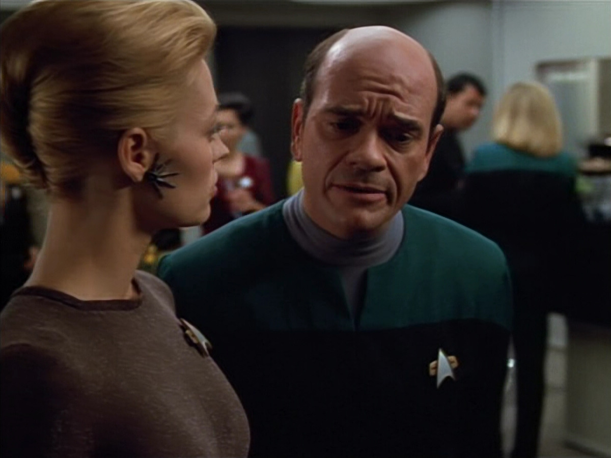 extant_StarTrek_VOY_4x12-MortalCoil_02146.jpg