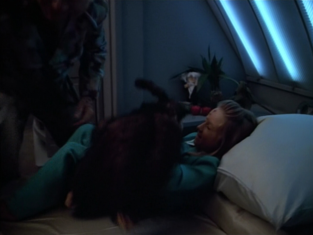 extant_StarTrek_VOY_4x12-MortalCoil_02236.jpg