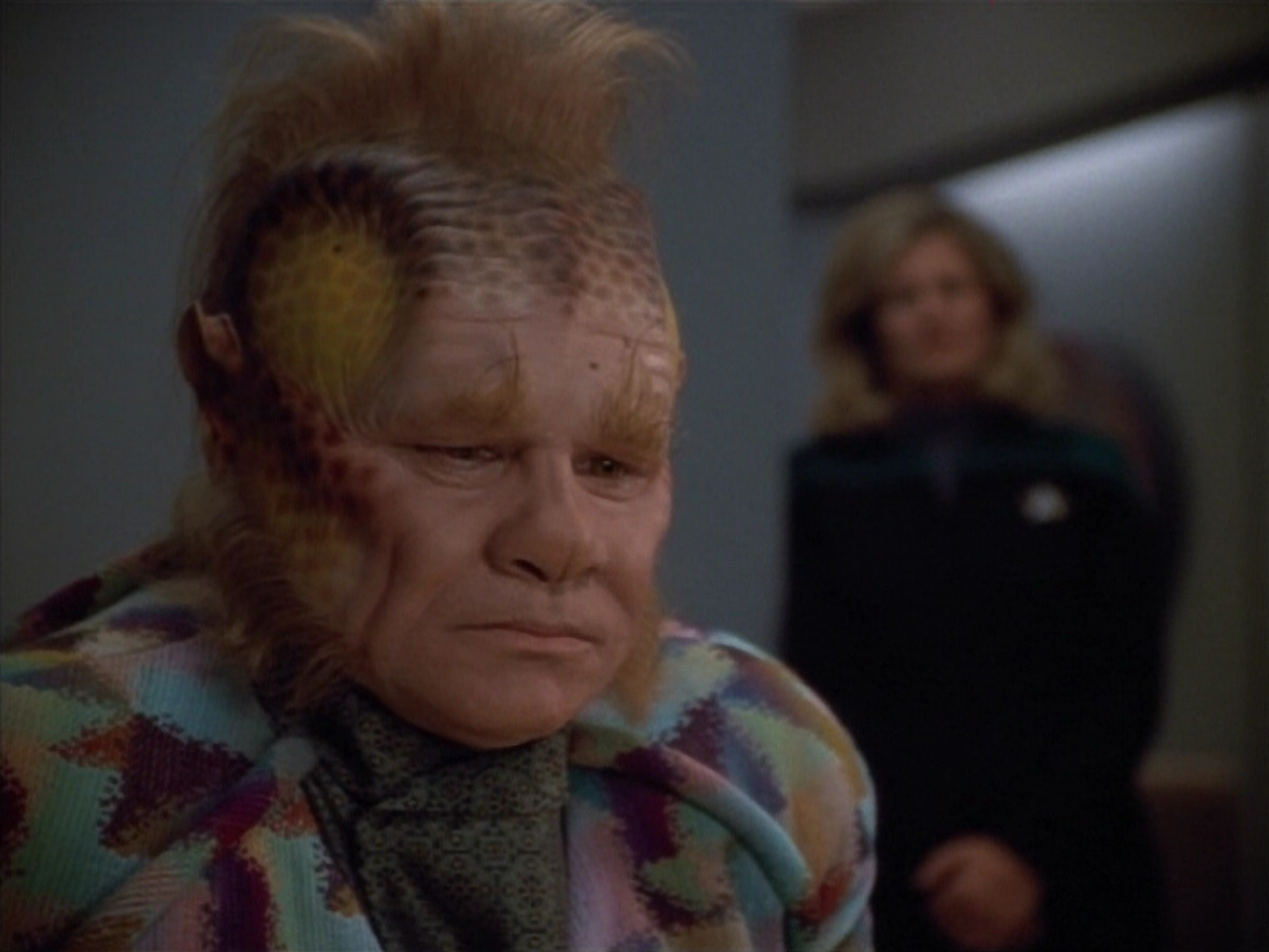 extant_StarTrek_VOY_4x12-MortalCoil_02332.jpg