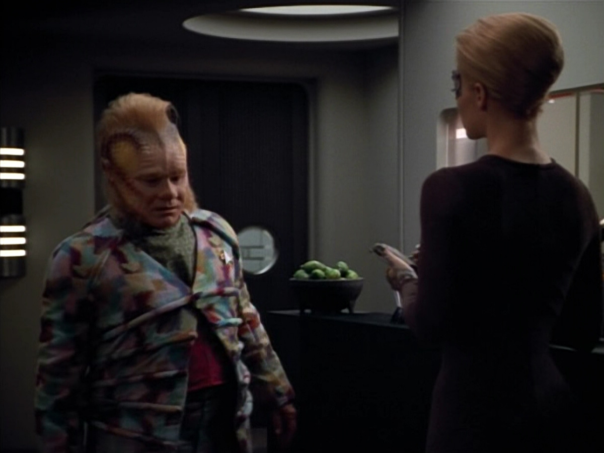 extant_StarTrek_VOY_4x12-MortalCoil_02359.jpg