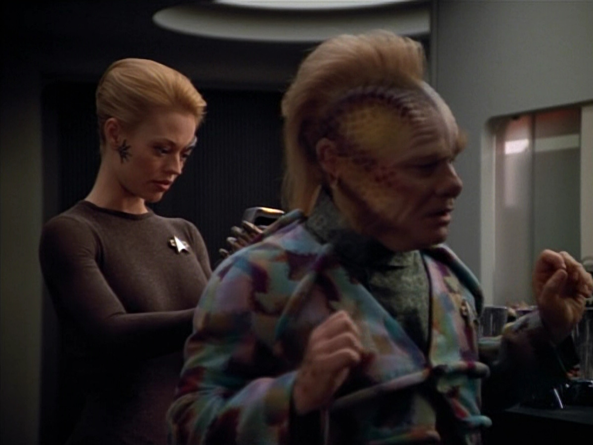 extant_StarTrek_VOY_4x12-MortalCoil_02389.jpg