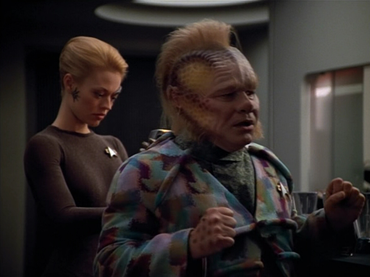 extant_StarTrek_VOY_4x12-MortalCoil_02395.jpg