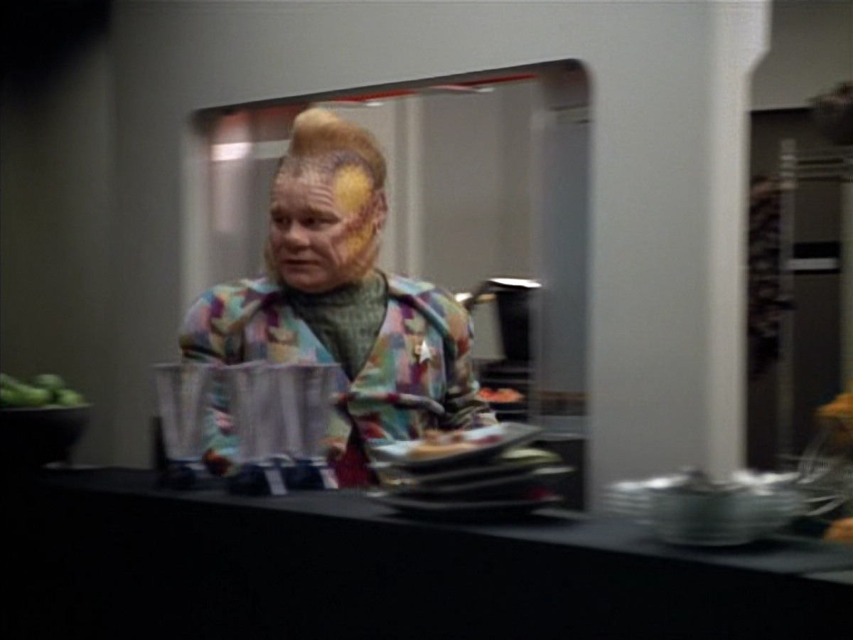 extant_StarTrek_VOY_4x12-MortalCoil_02404.jpg