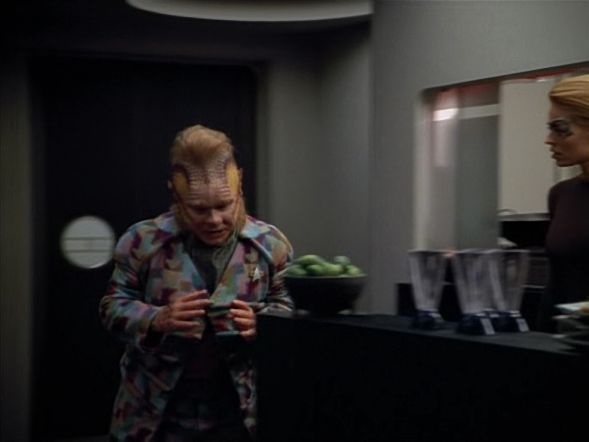 extant_StarTrek_VOY_4x12-MortalCoil_02411.jpg