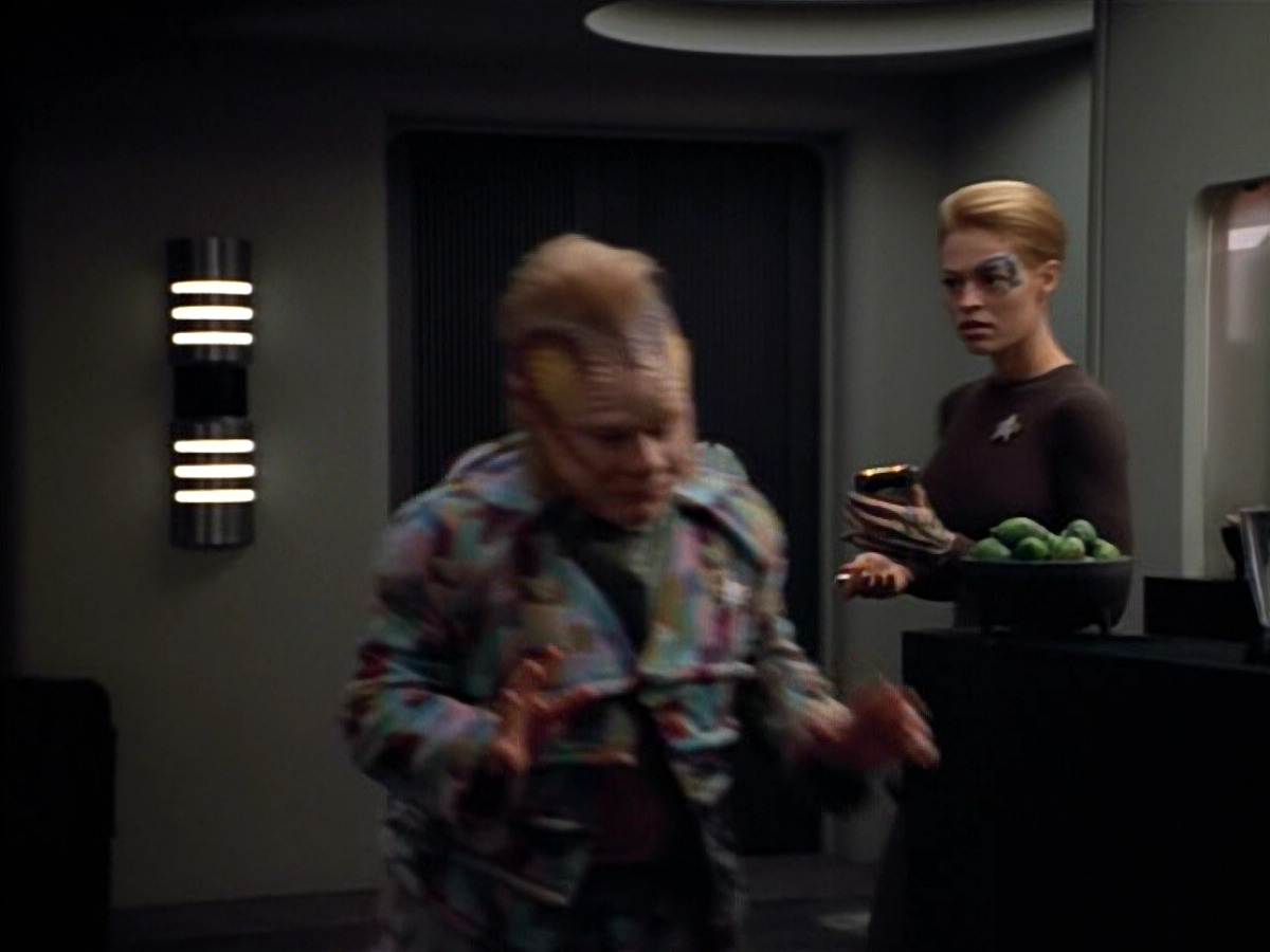 extant_StarTrek_VOY_4x12-MortalCoil_02413.jpg