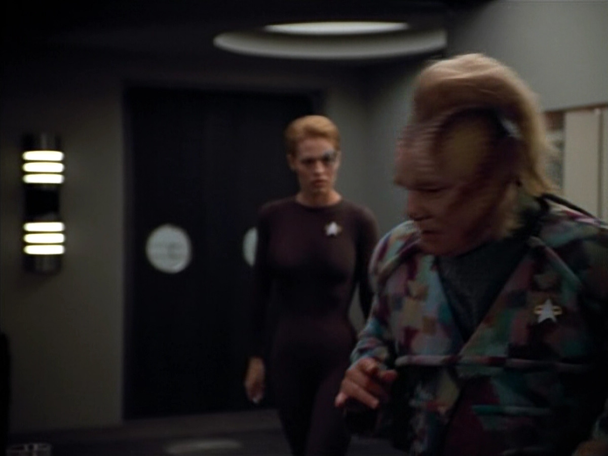 extant_StarTrek_VOY_4x12-MortalCoil_02415.jpg