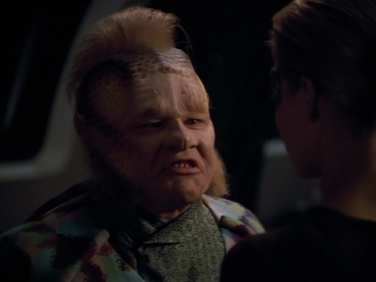 extant_StarTrek_VOY_4x12-MortalCoil_02435.jpg