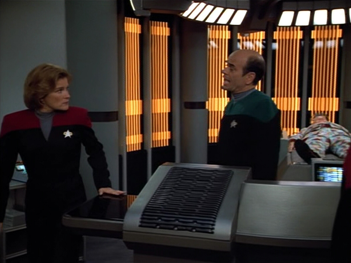 extant_StarTrek_VOY_4x12-MortalCoil_02490.jpg