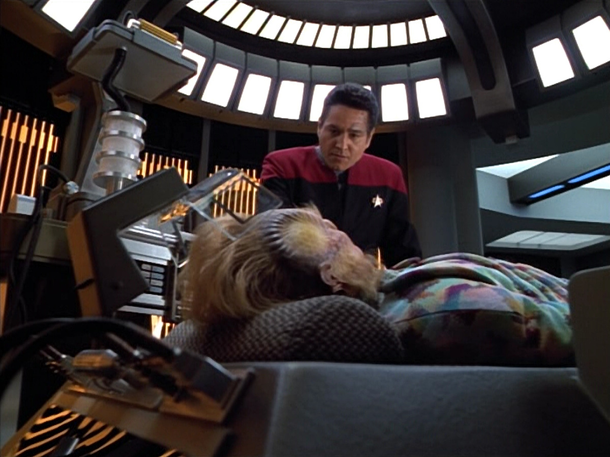 extant_StarTrek_VOY_4x12-MortalCoil_02536.jpg