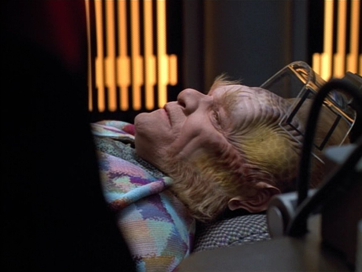 extant_StarTrek_VOY_4x12-MortalCoil_02541.jpg