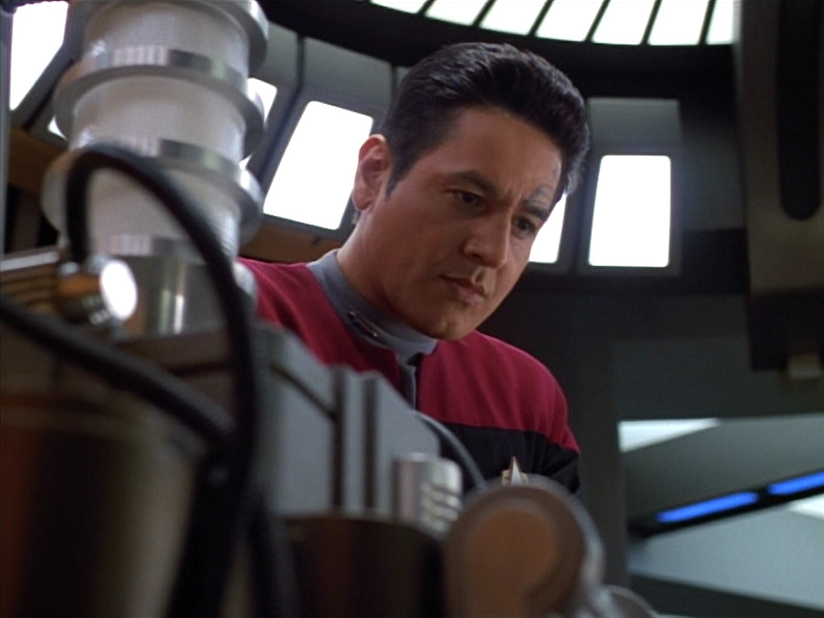 extant_StarTrek_VOY_4x12-MortalCoil_02544.jpg