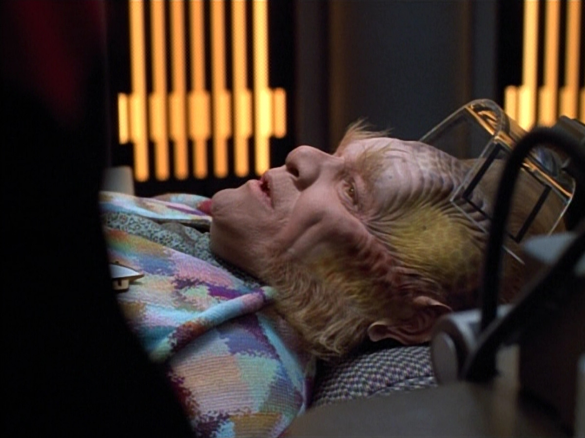 extant_StarTrek_VOY_4x12-MortalCoil_02546.jpg