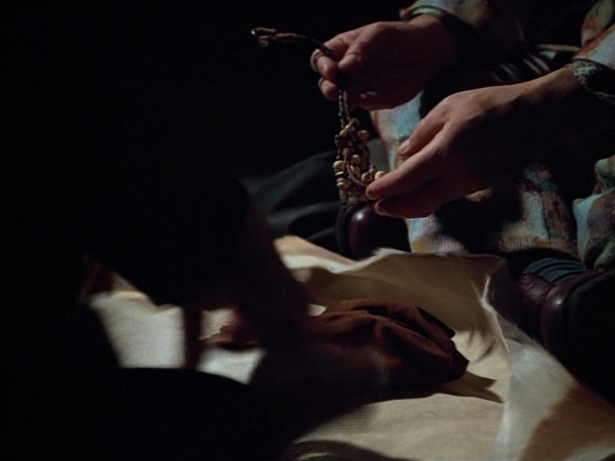 extant_StarTrek_VOY_4x12-MortalCoil_02627.jpg