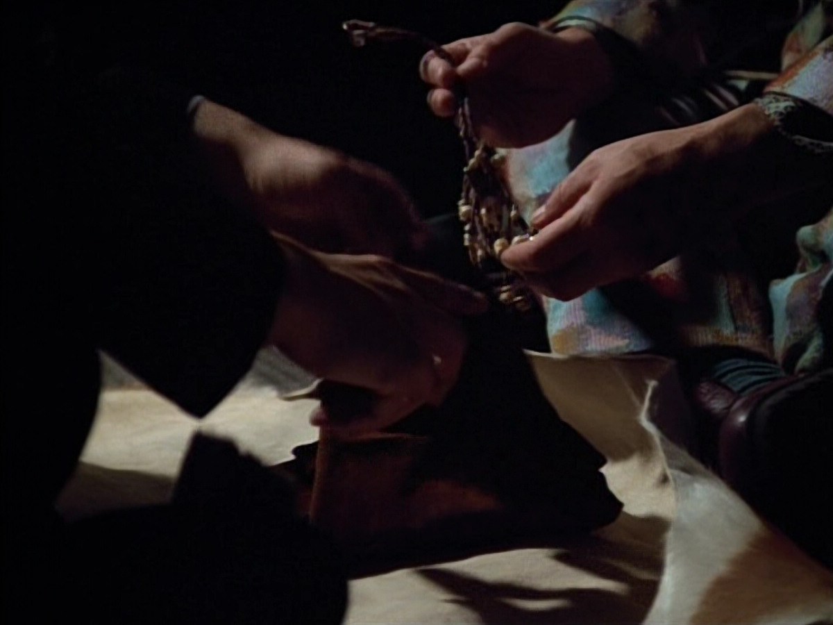 extant_StarTrek_VOY_4x12-MortalCoil_02628.jpg