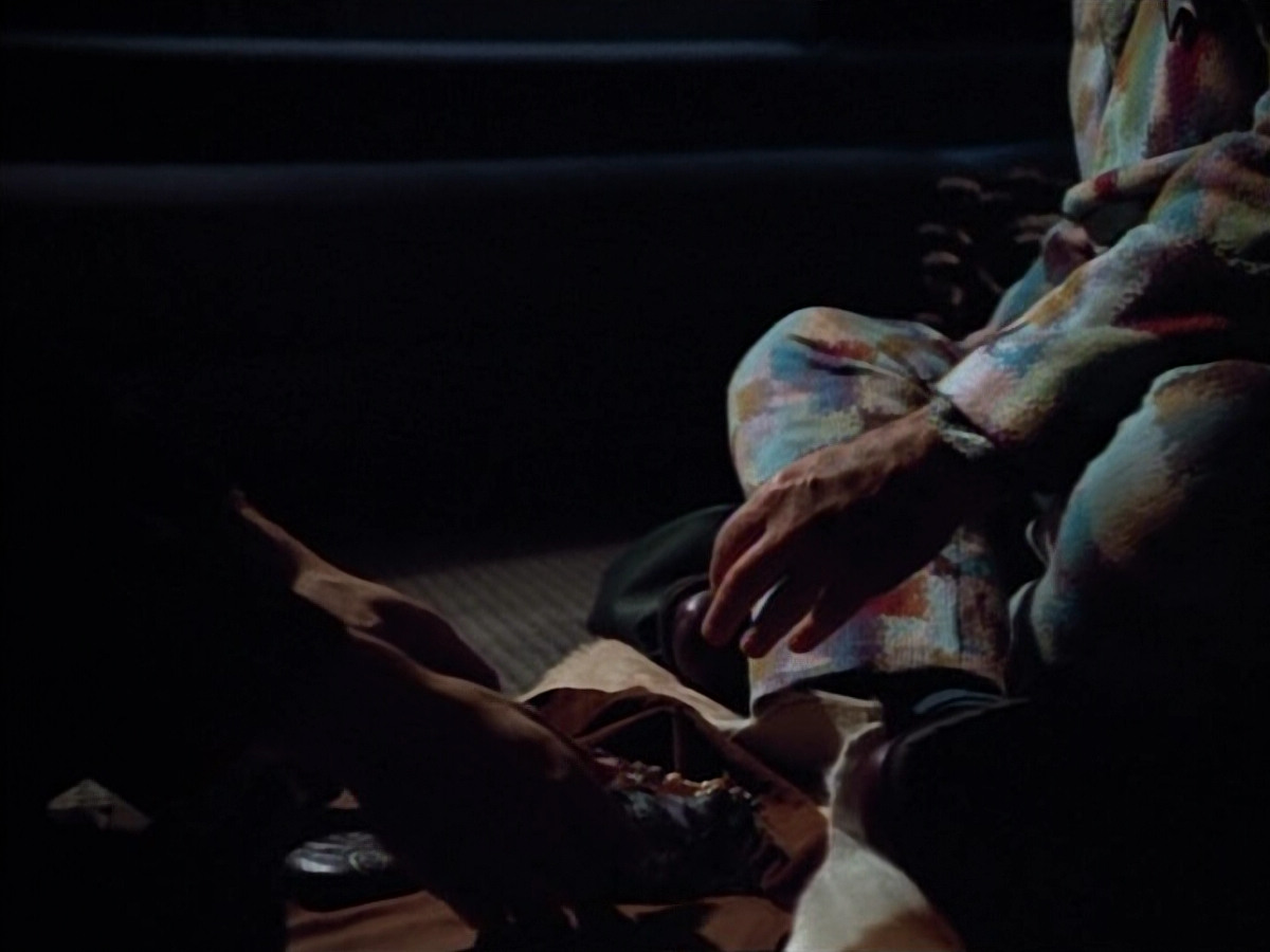 extant_StarTrek_VOY_4x12-MortalCoil_02637.jpg