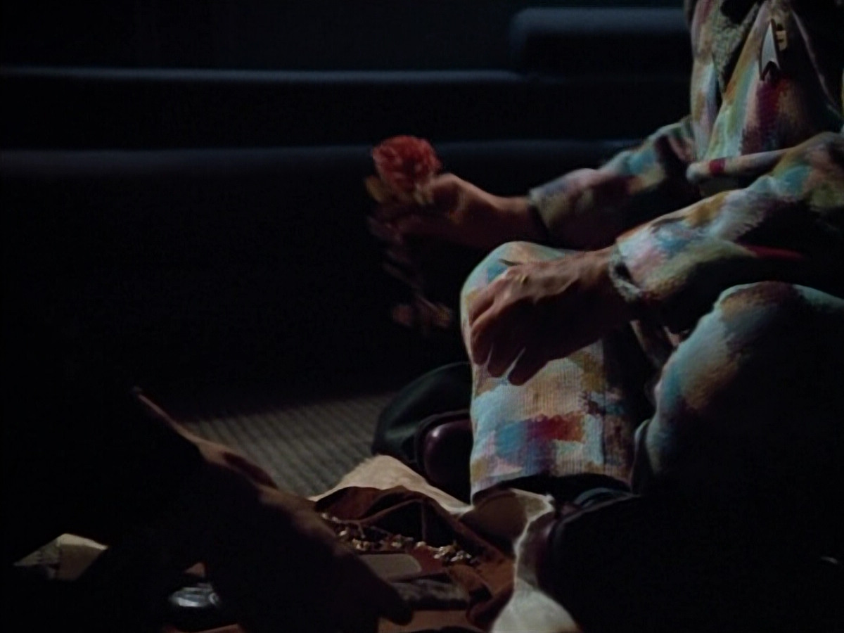 extant_StarTrek_VOY_4x12-MortalCoil_02638.jpg
