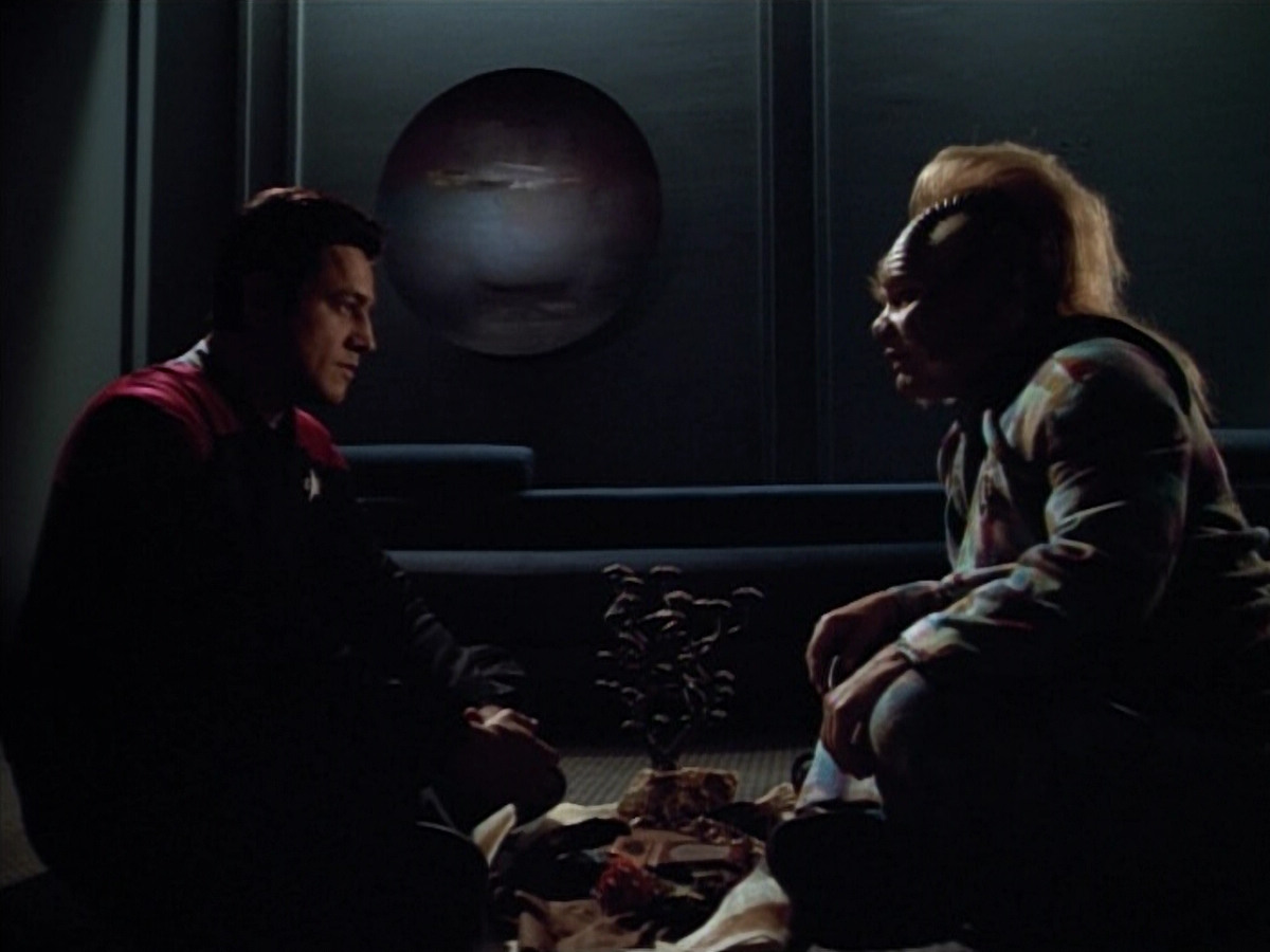 extant_StarTrek_VOY_4x12-MortalCoil_02657.jpg