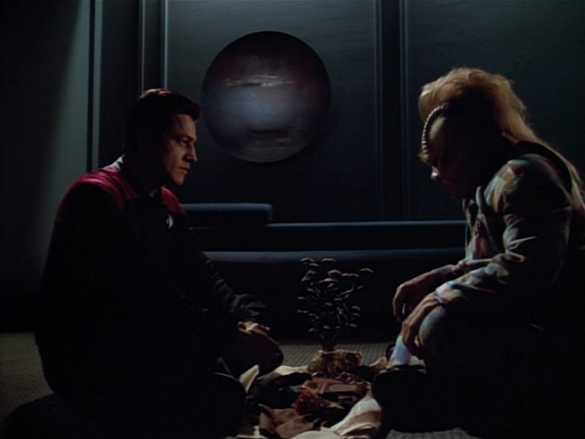 extant_StarTrek_VOY_4x12-MortalCoil_02664.jpg