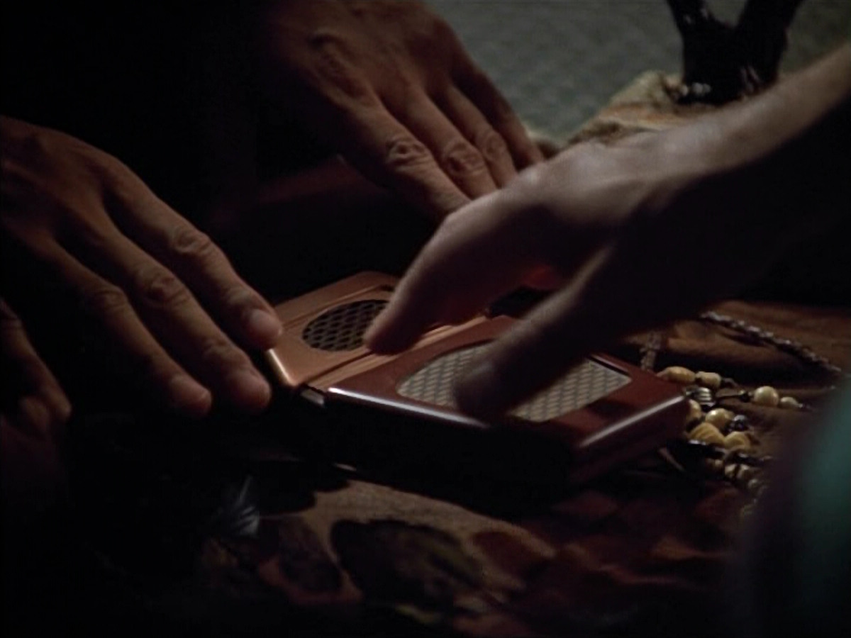 extant_StarTrek_VOY_4x12-MortalCoil_02684.jpg