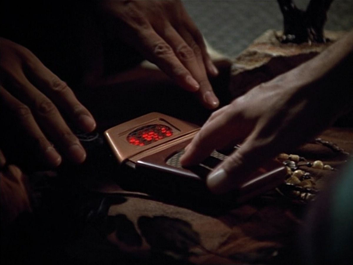 extant_StarTrek_VOY_4x12-MortalCoil_02686.jpg