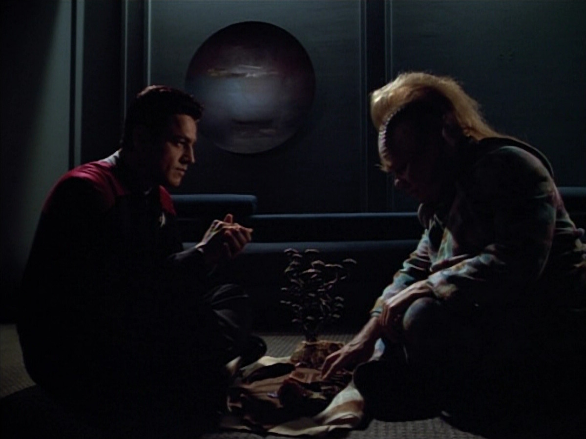 extant_StarTrek_VOY_4x12-MortalCoil_02709.jpg