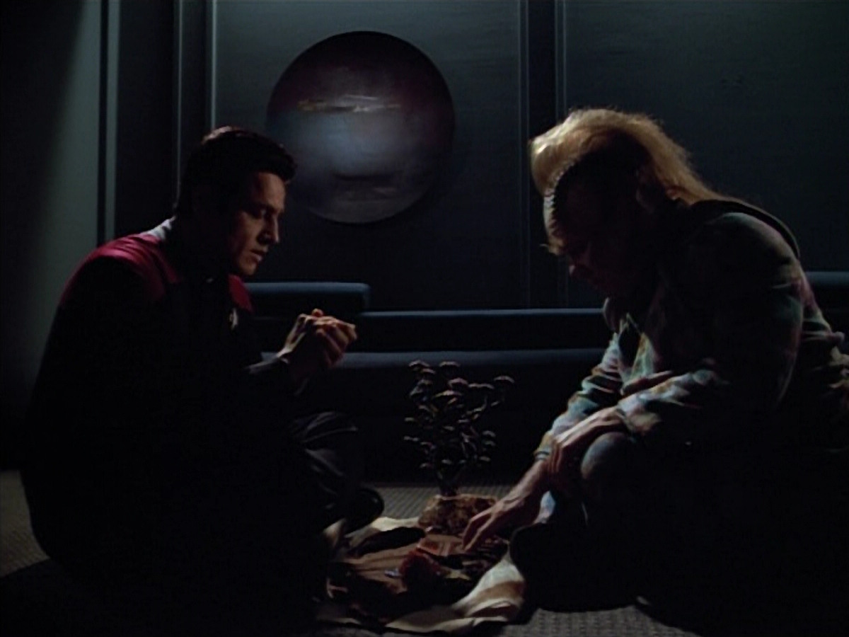 extant_StarTrek_VOY_4x12-MortalCoil_02713.jpg