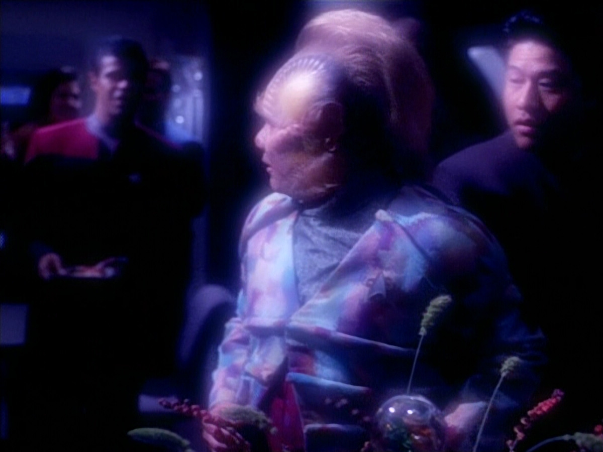 extant_StarTrek_VOY_4x12-MortalCoil_02760.jpg